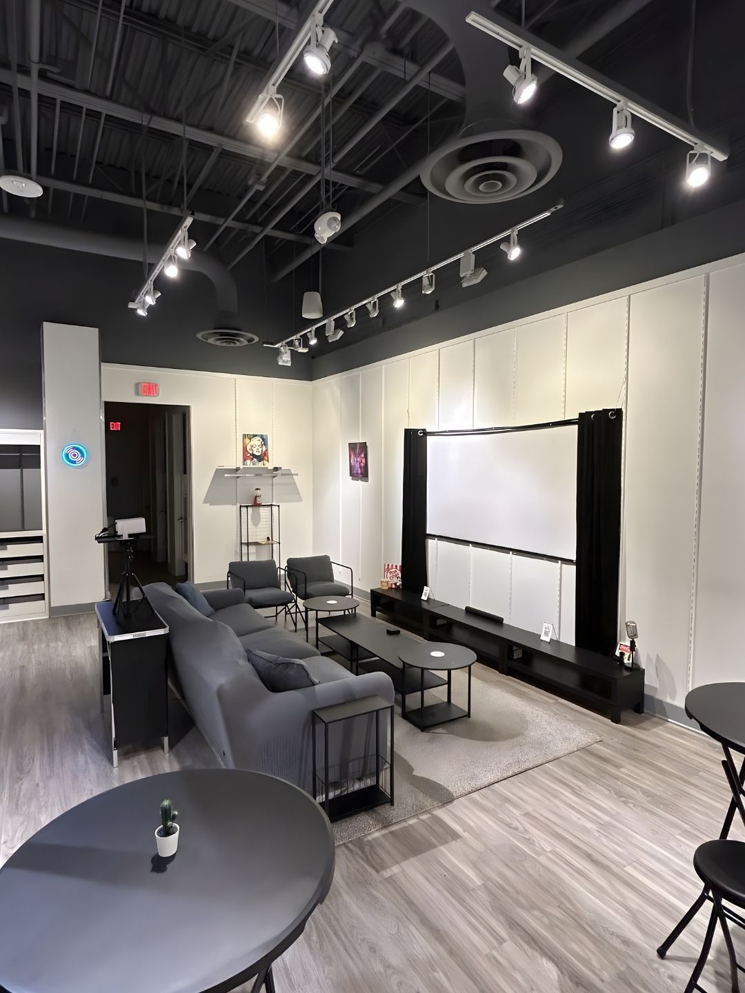 Lounge Style — view 2